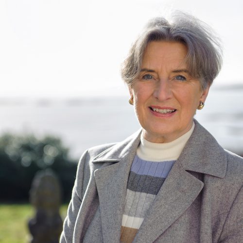 14-5 Ann utanför Doon House 2023