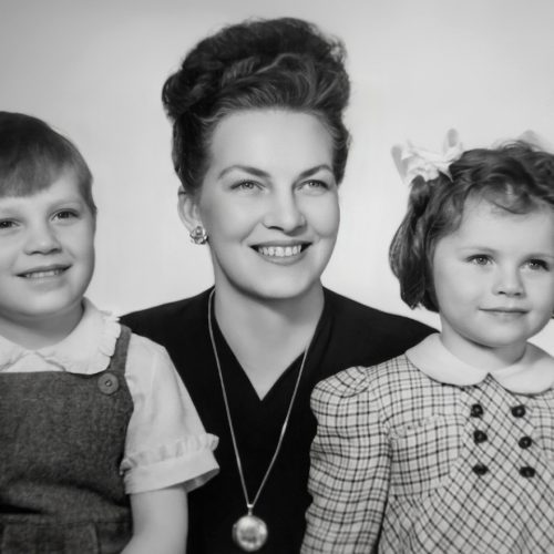 2-3 Kerstin med Klas och Gerd 1947
